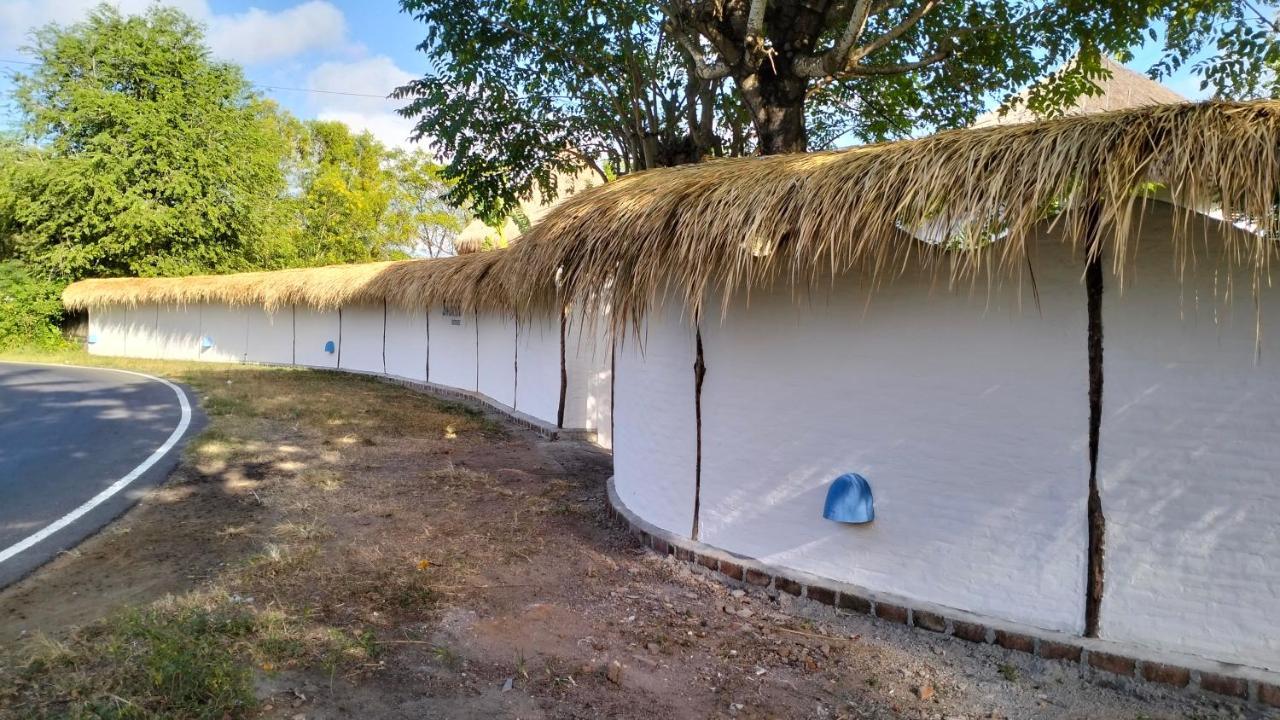 Shaya Cottage Sekotong Exterior photo