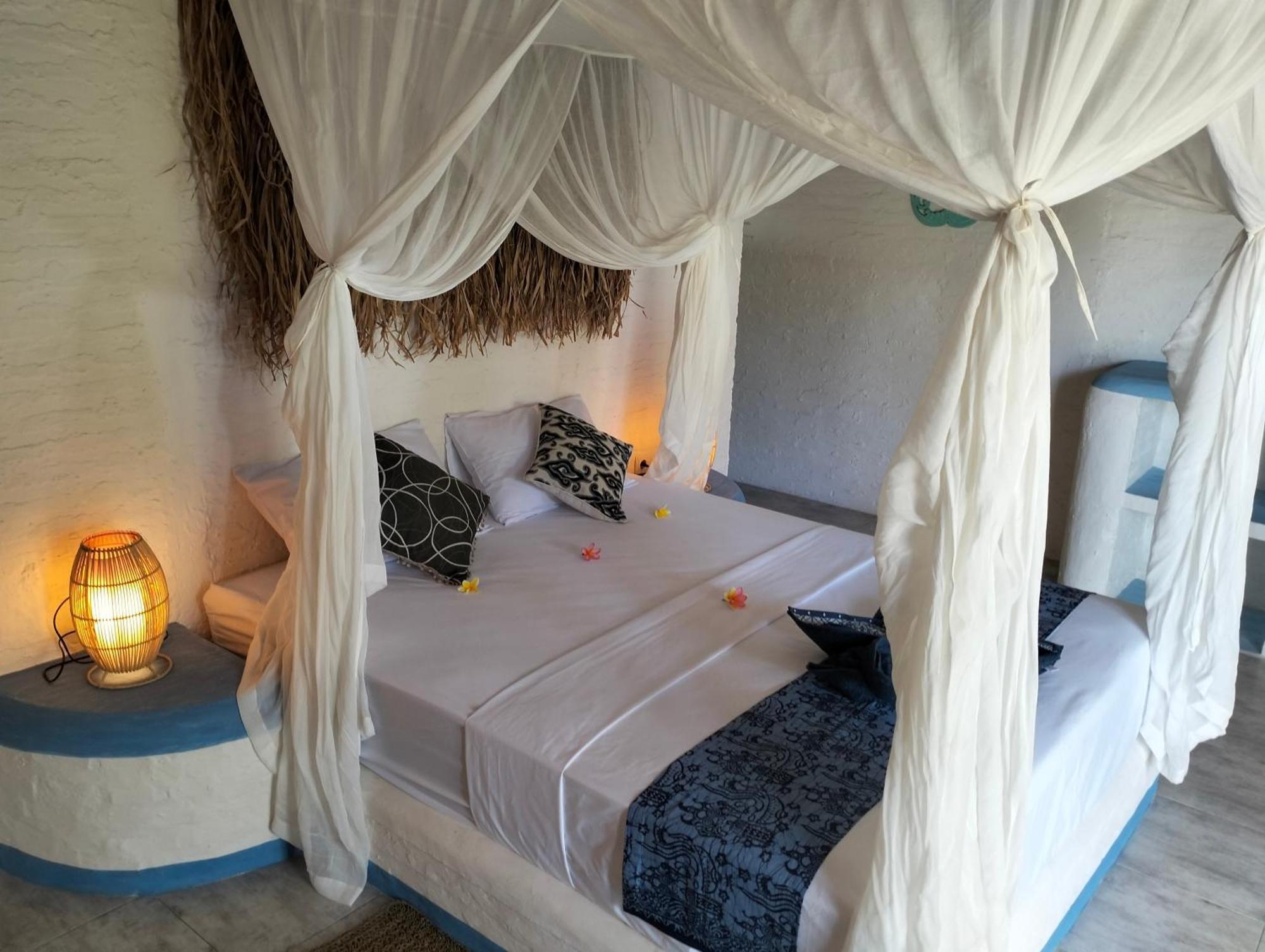 Shaya Cottage Sekotong Exterior photo